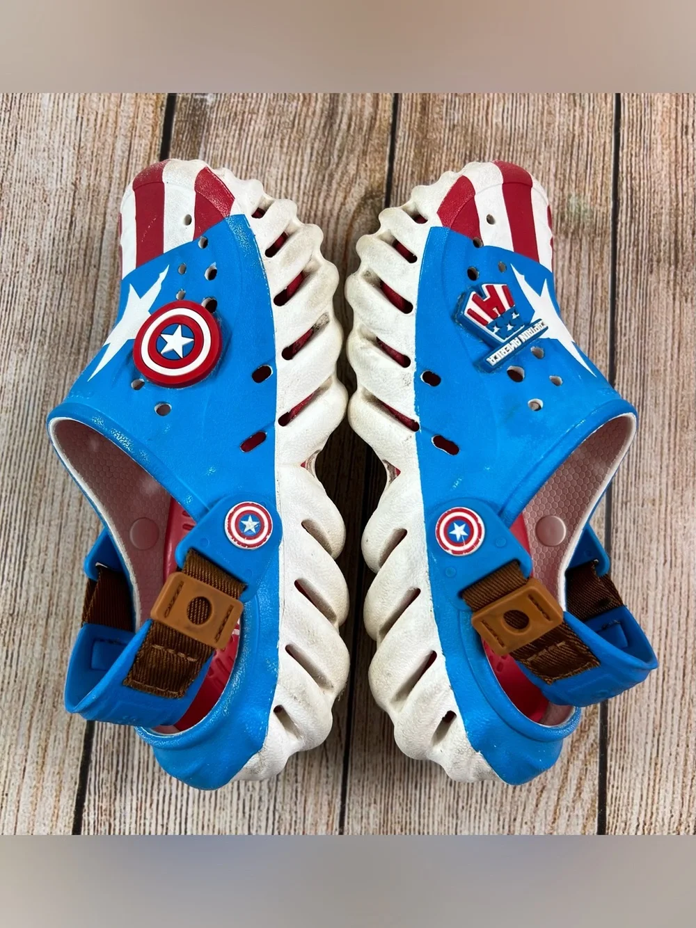 Marvel x Crocs Captain America Super Hero Echo Clogs Size 2 Kids Juniors